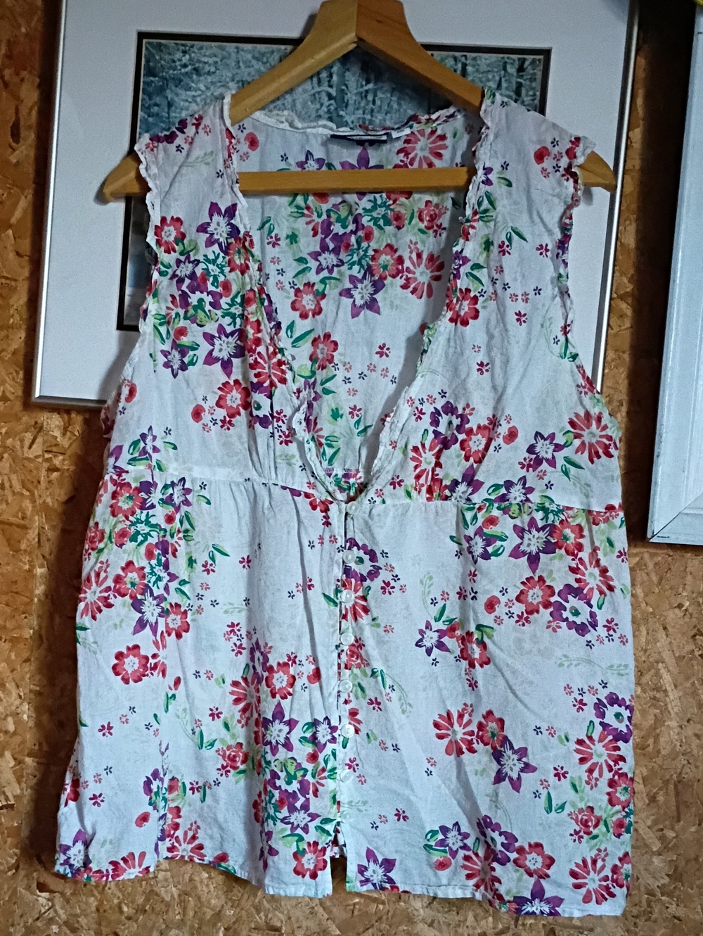 Croft & Barrow Floral Button-Front Sleeveless White with Pink & Purple Flowers